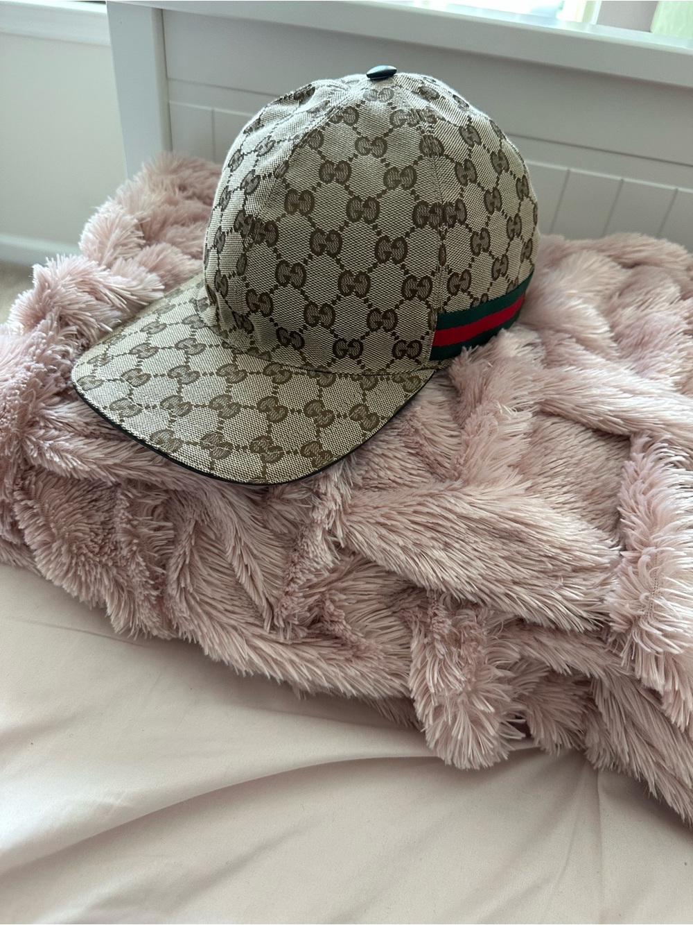 Gucci Beige GG Supreme Canvas Cap with Green-Red Web Stripe